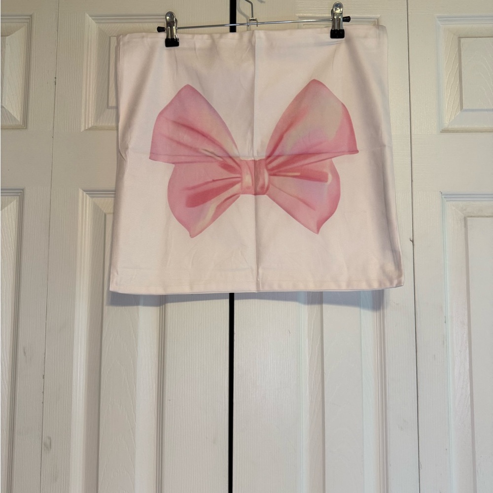 Pink Bow Accent Women's throw pillow covers